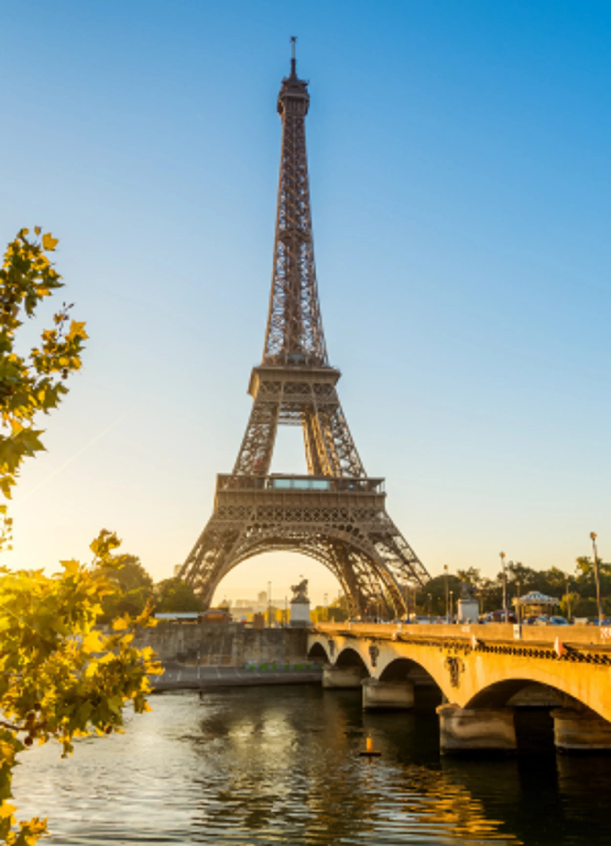Eiffelturm im Sonnenlicht